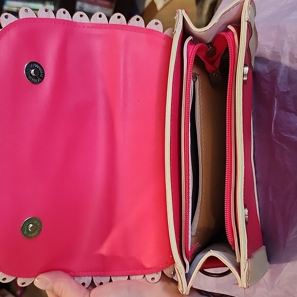 Chic Pink and Cream Bow Accent Handbag - Picture 5 of 7